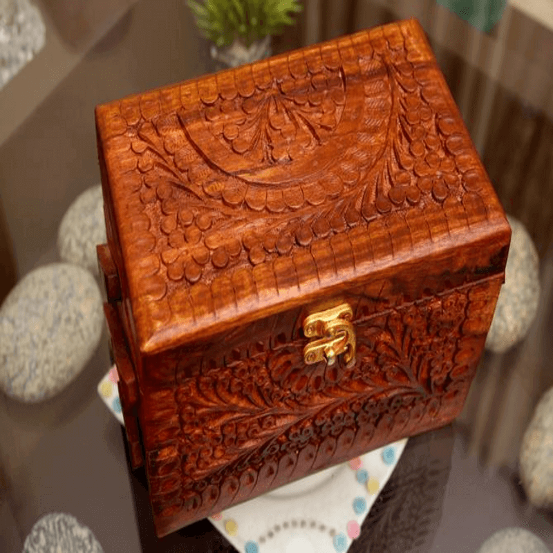 Multi-stage jewelry case