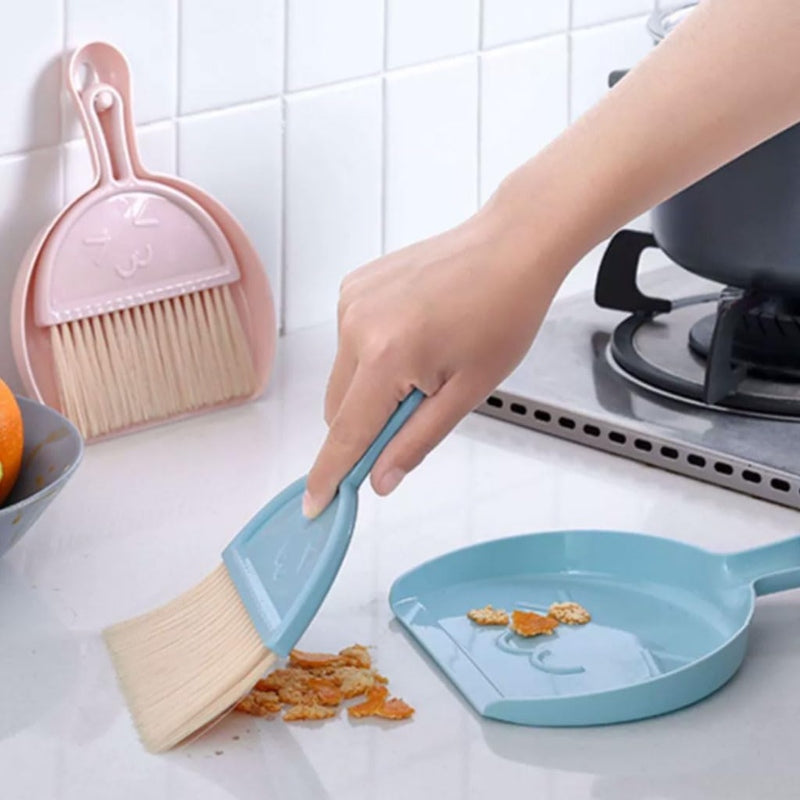 Mini dustpan and broom set
