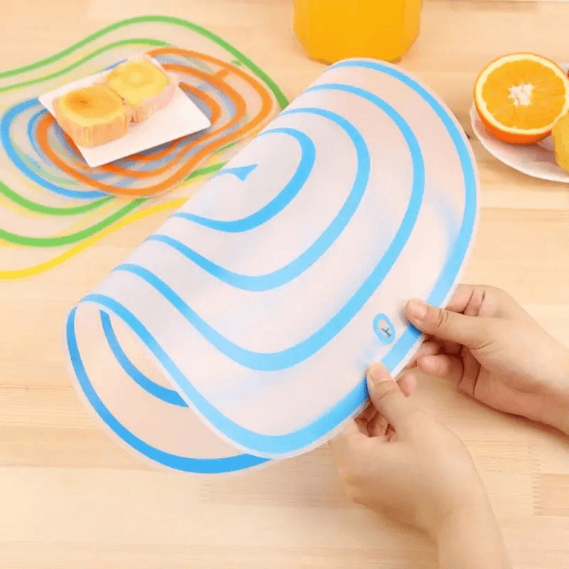 Plastic cutting board non-slip