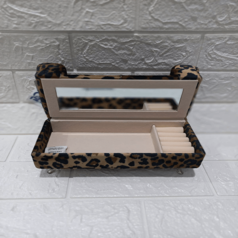 Large sofa-shaped jewelry box