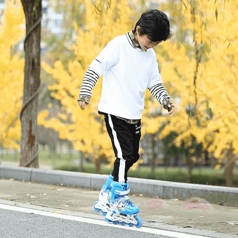 Adjustable skate shoes with helmet knee brace