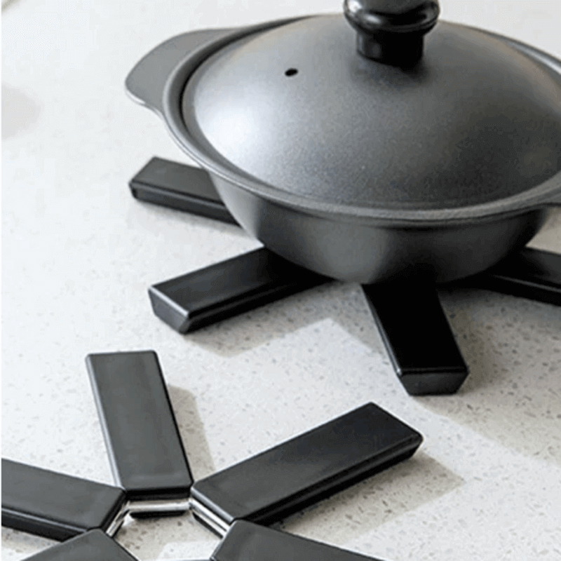 Heat resistant foldable anti slip mat