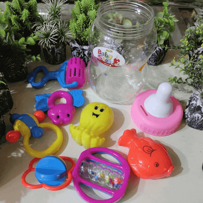 Giant feeder with 7 toys inside