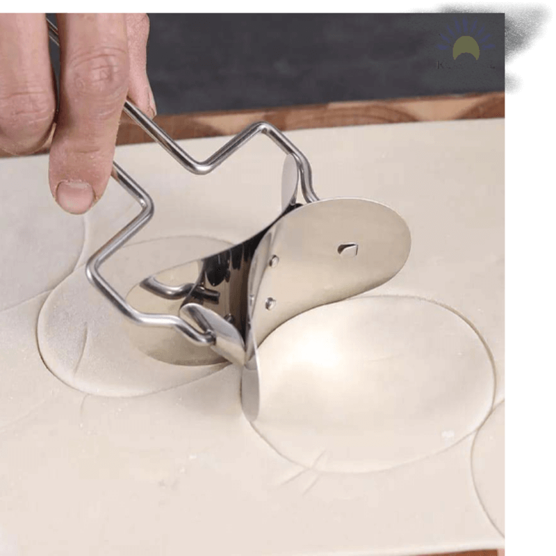 Large dumpling dough circle roller cutter