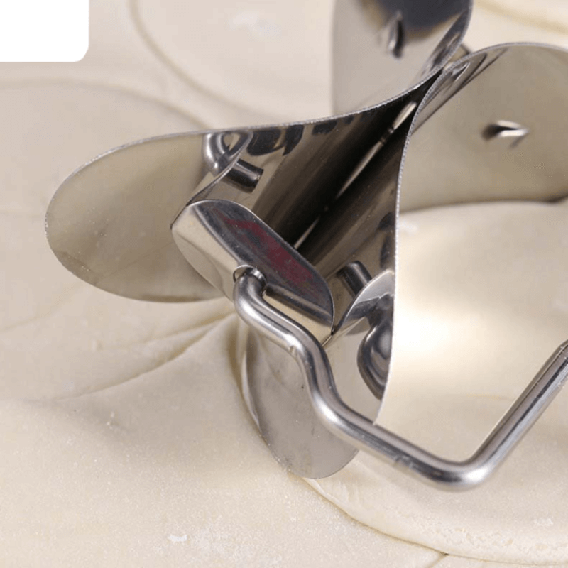 Large dumpling dough circle roller cutter