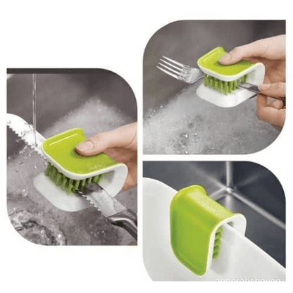 Blade cleaning brush